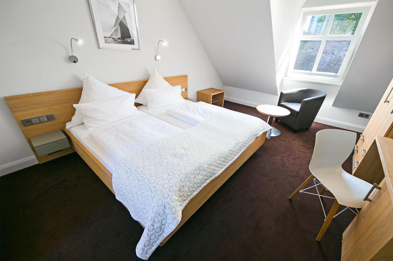 Schloss Hotel Burgbrohl Bagian luar foto